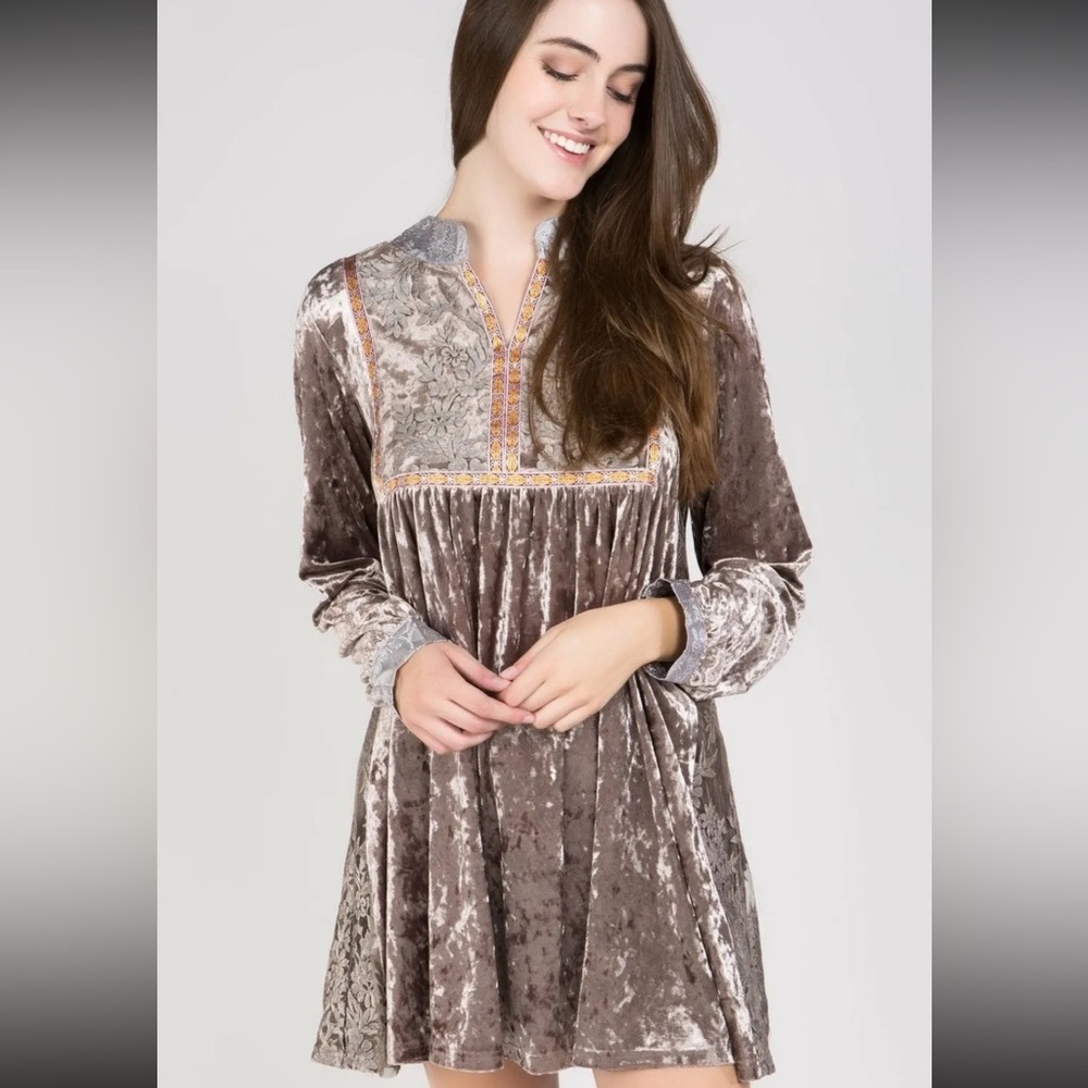 POL Boho Gray Velvet Lace Top Size M